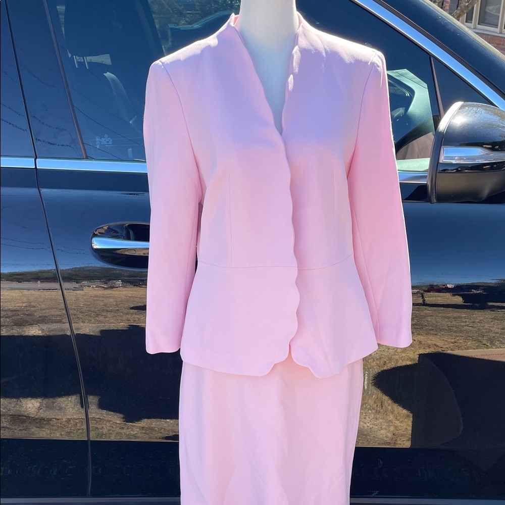 Elegant Pink Women's Suit